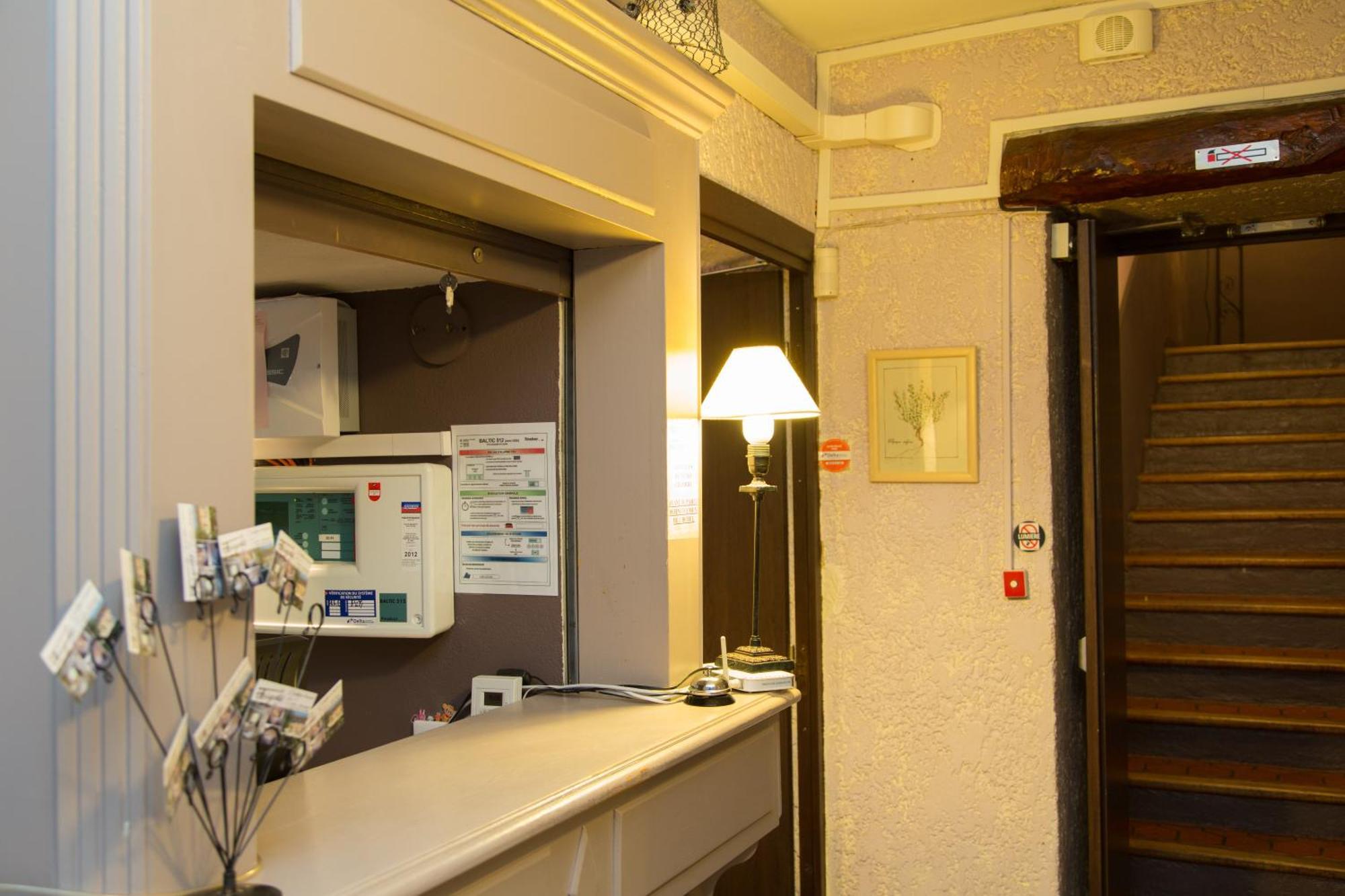 Logis Hotel Restaurant La Farigoule Sainte-Cécile-les-Vignes Zewnętrze zdjęcie