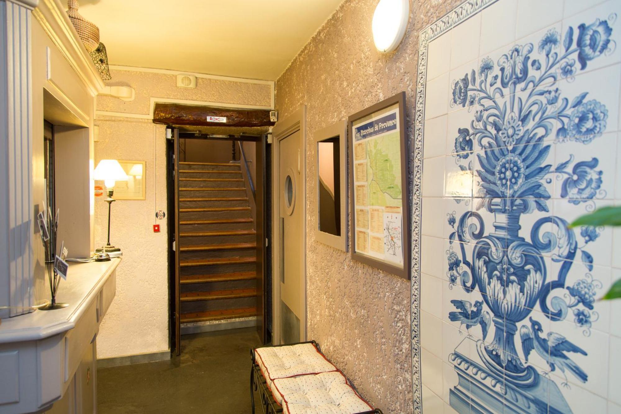Logis Hotel Restaurant La Farigoule Sainte-Cécile-les-Vignes Zewnętrze zdjęcie