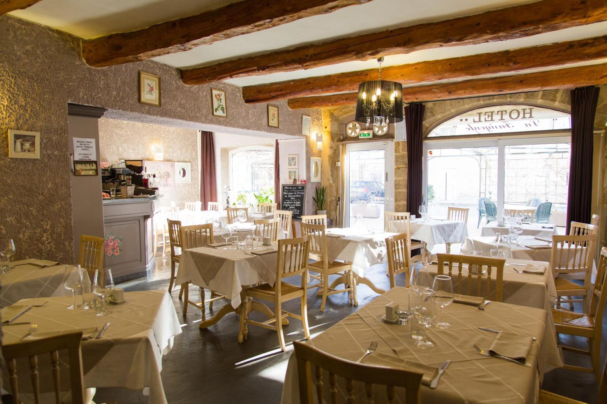 Logis Hotel Restaurant La Farigoule Sainte-Cécile-les-Vignes Zewnętrze zdjęcie