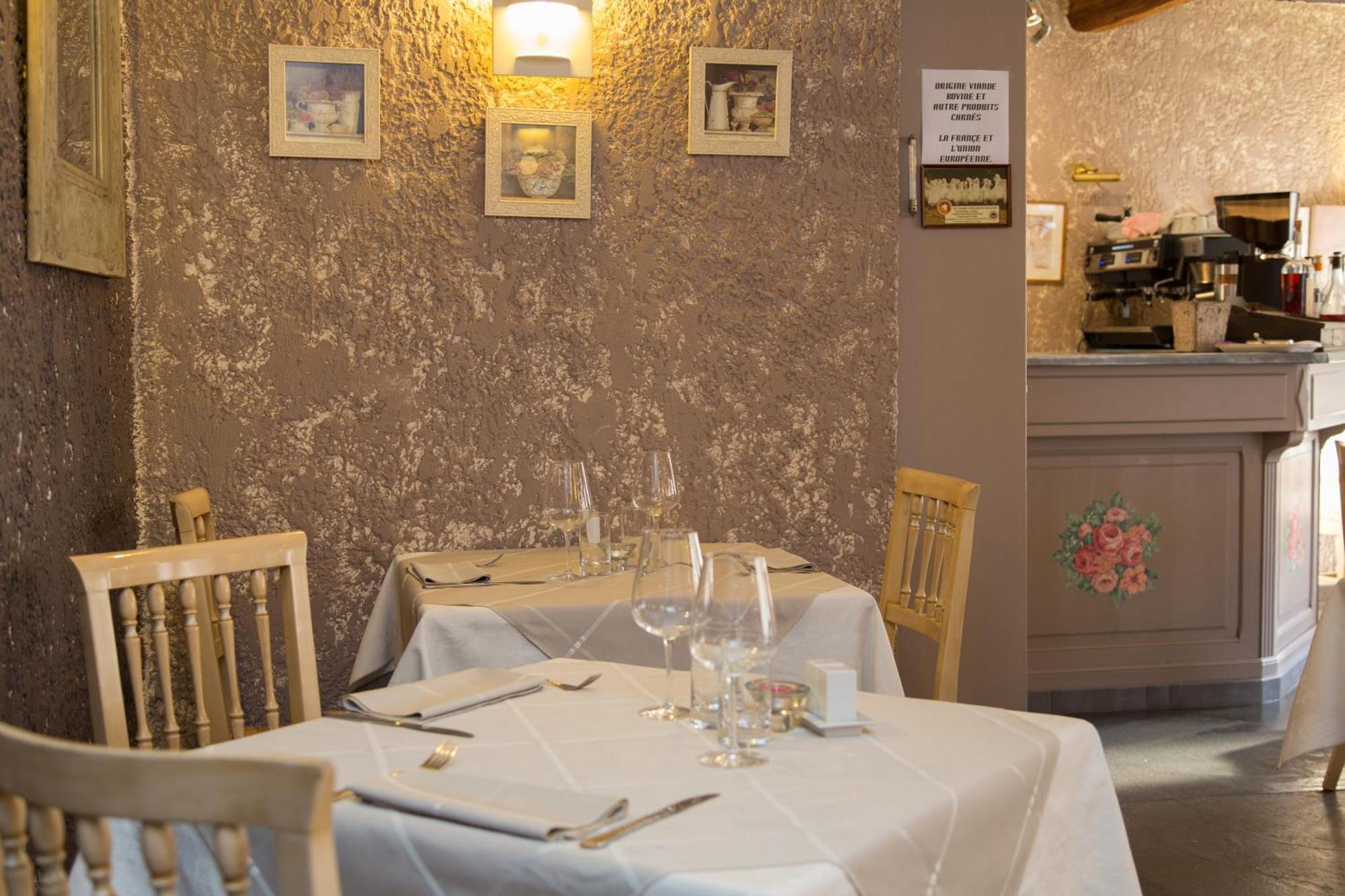 Logis Hotel Restaurant La Farigoule Sainte-Cécile-les-Vignes Zewnętrze zdjęcie
