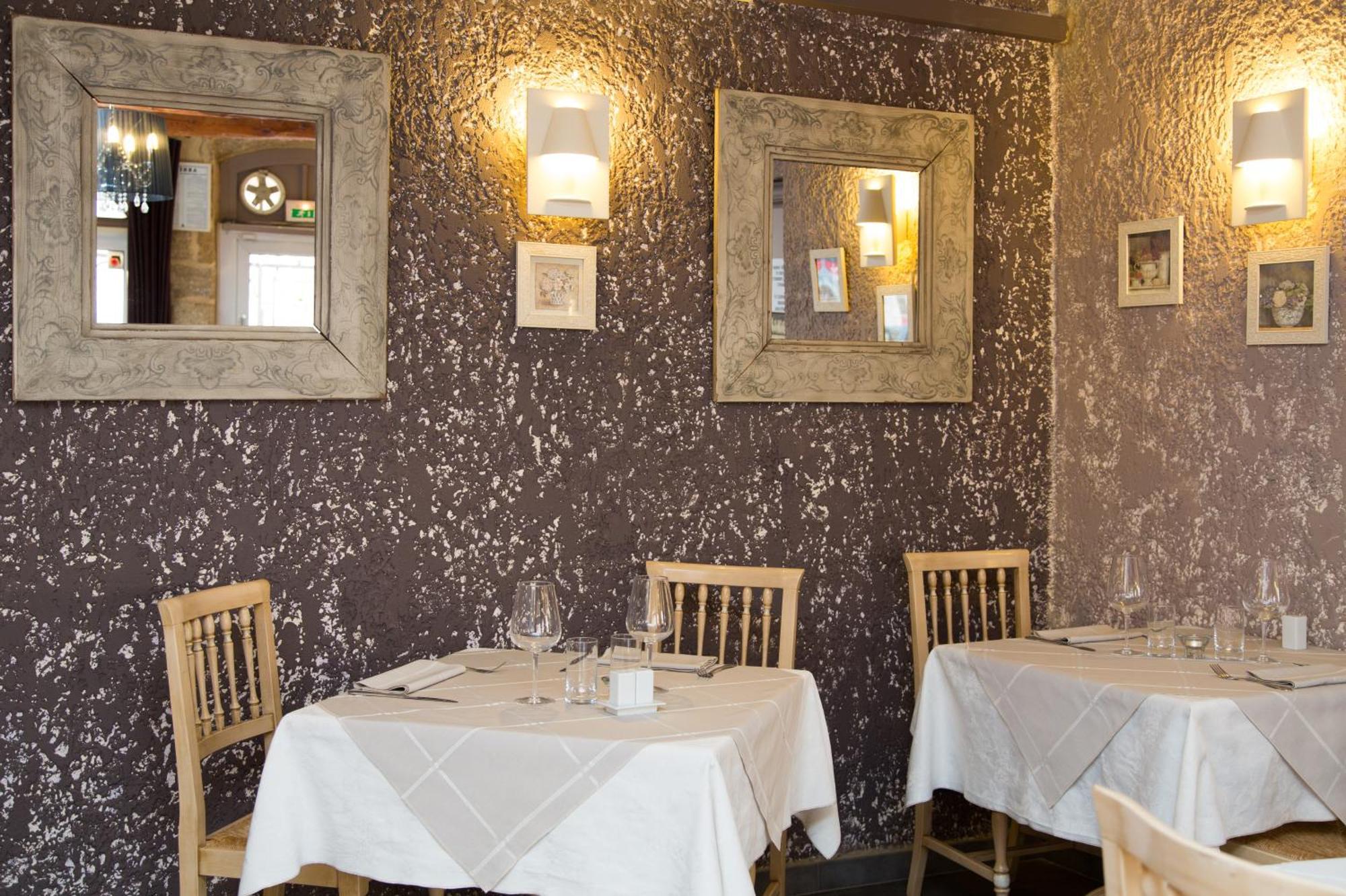 Logis Hotel Restaurant La Farigoule Sainte-Cécile-les-Vignes Zewnętrze zdjęcie