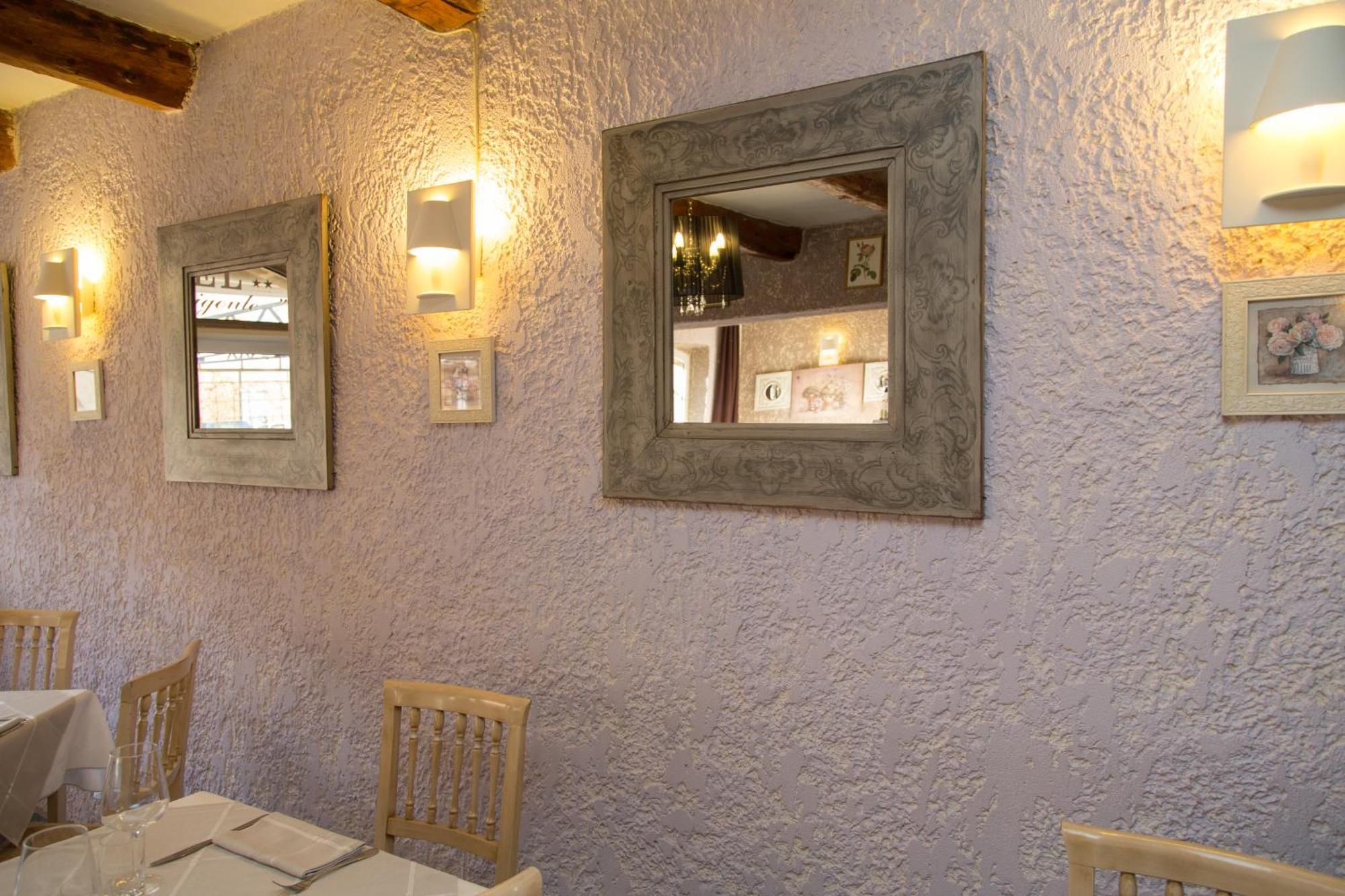 Logis Hotel Restaurant La Farigoule Sainte-Cécile-les-Vignes Zewnętrze zdjęcie