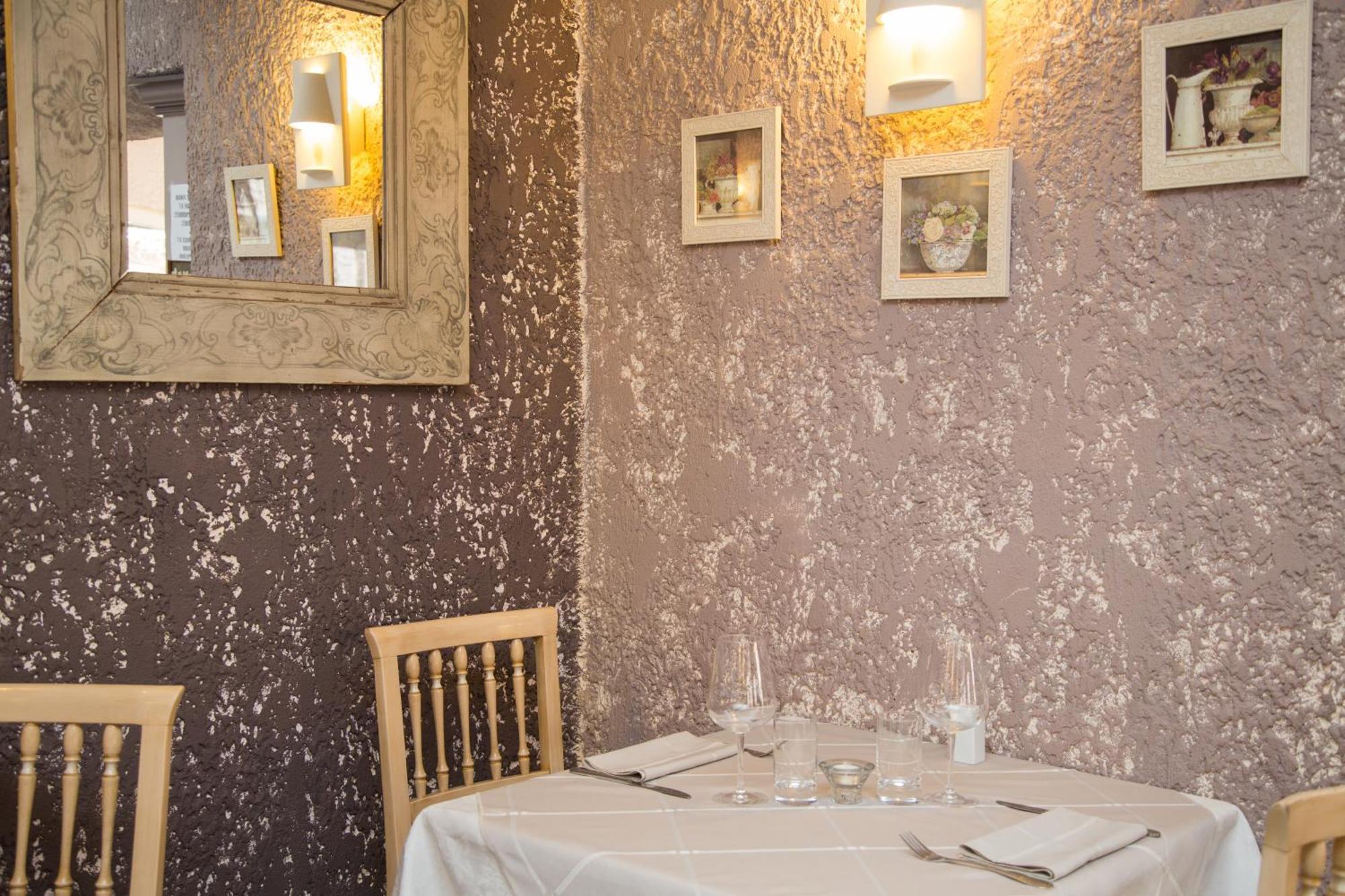 Logis Hotel Restaurant La Farigoule Sainte-Cécile-les-Vignes Zewnętrze zdjęcie