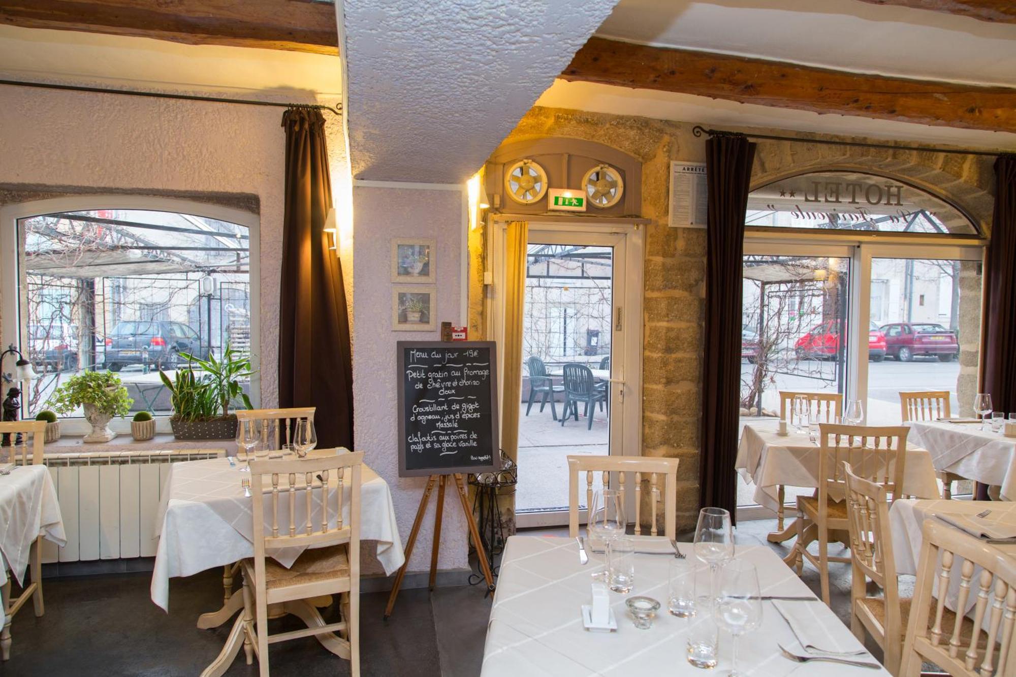Logis Hotel Restaurant La Farigoule Sainte-Cécile-les-Vignes Zewnętrze zdjęcie