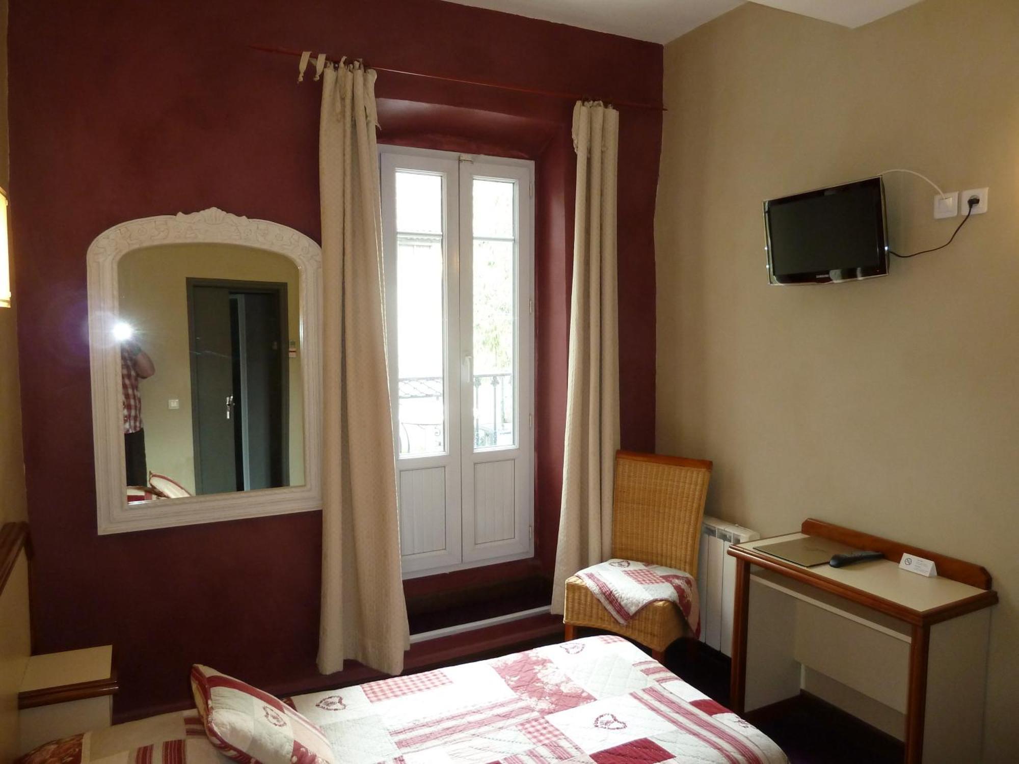 Logis Hotel Restaurant La Farigoule Sainte-Cécile-les-Vignes Zewnętrze zdjęcie