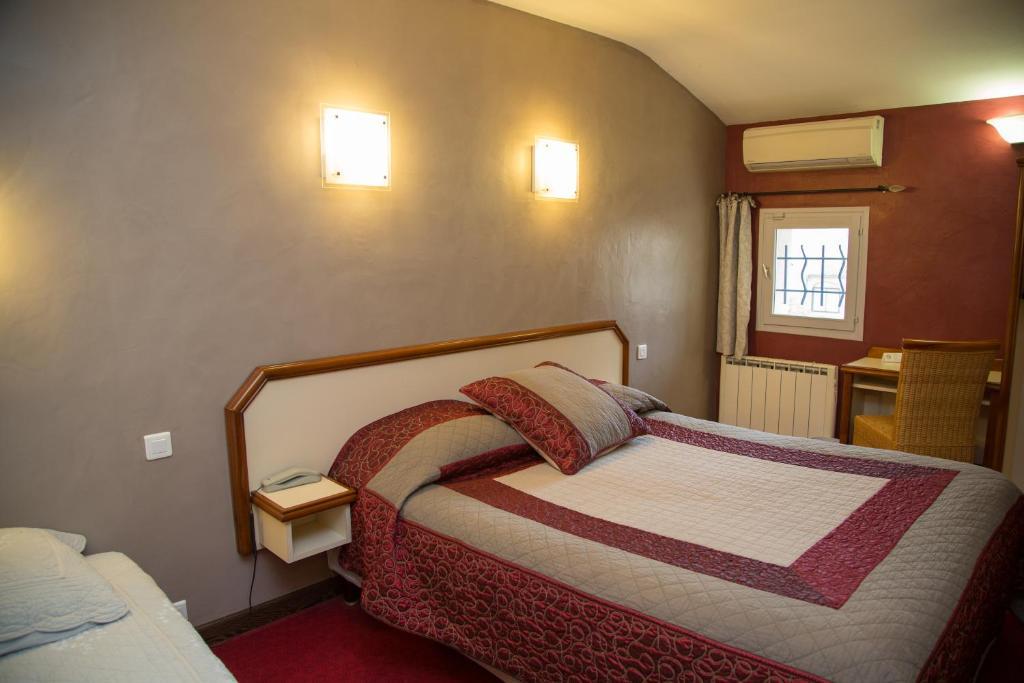 Logis Hotel Restaurant La Farigoule Sainte-Cécile-les-Vignes Pokój zdjęcie