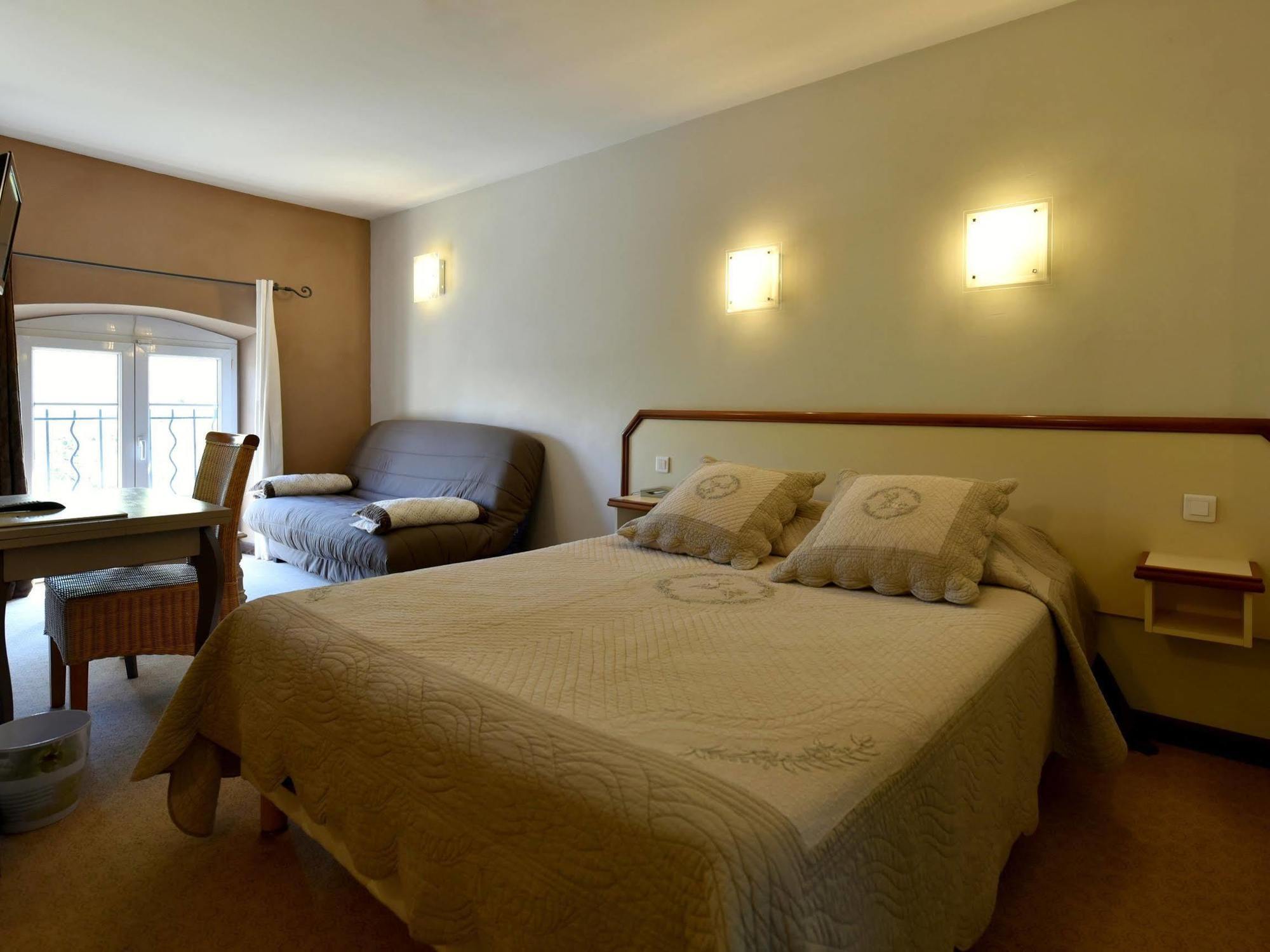 Logis Hotel Restaurant La Farigoule Sainte-Cécile-les-Vignes Zewnętrze zdjęcie