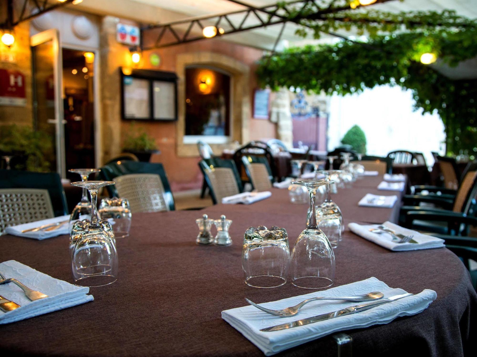 Logis Hotel Restaurant La Farigoule Sainte-Cécile-les-Vignes Zewnętrze zdjęcie