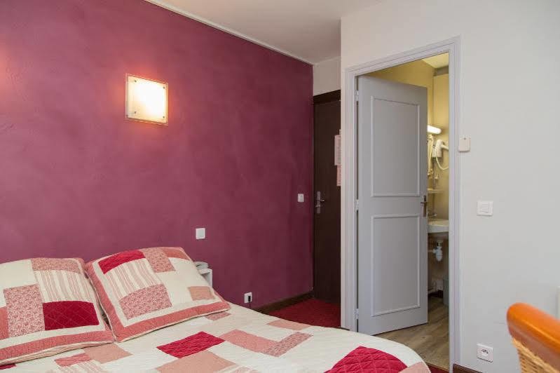 Logis Hotel Restaurant La Farigoule Sainte-Cécile-les-Vignes Zewnętrze zdjęcie
