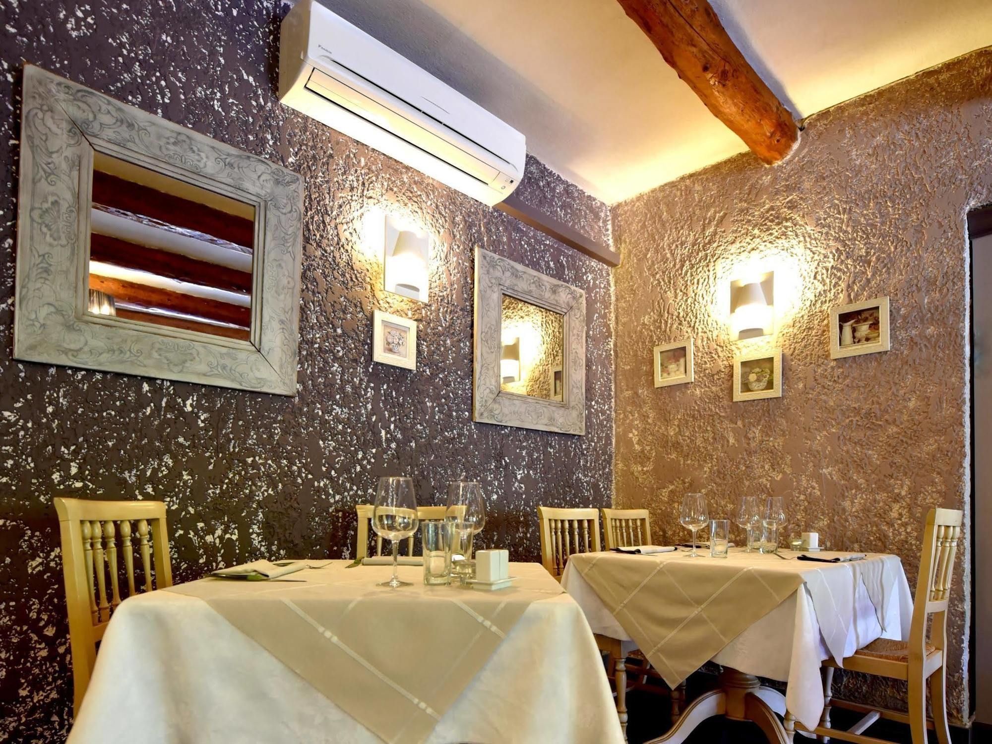 Logis Hotel Restaurant La Farigoule Sainte-Cécile-les-Vignes Zewnętrze zdjęcie