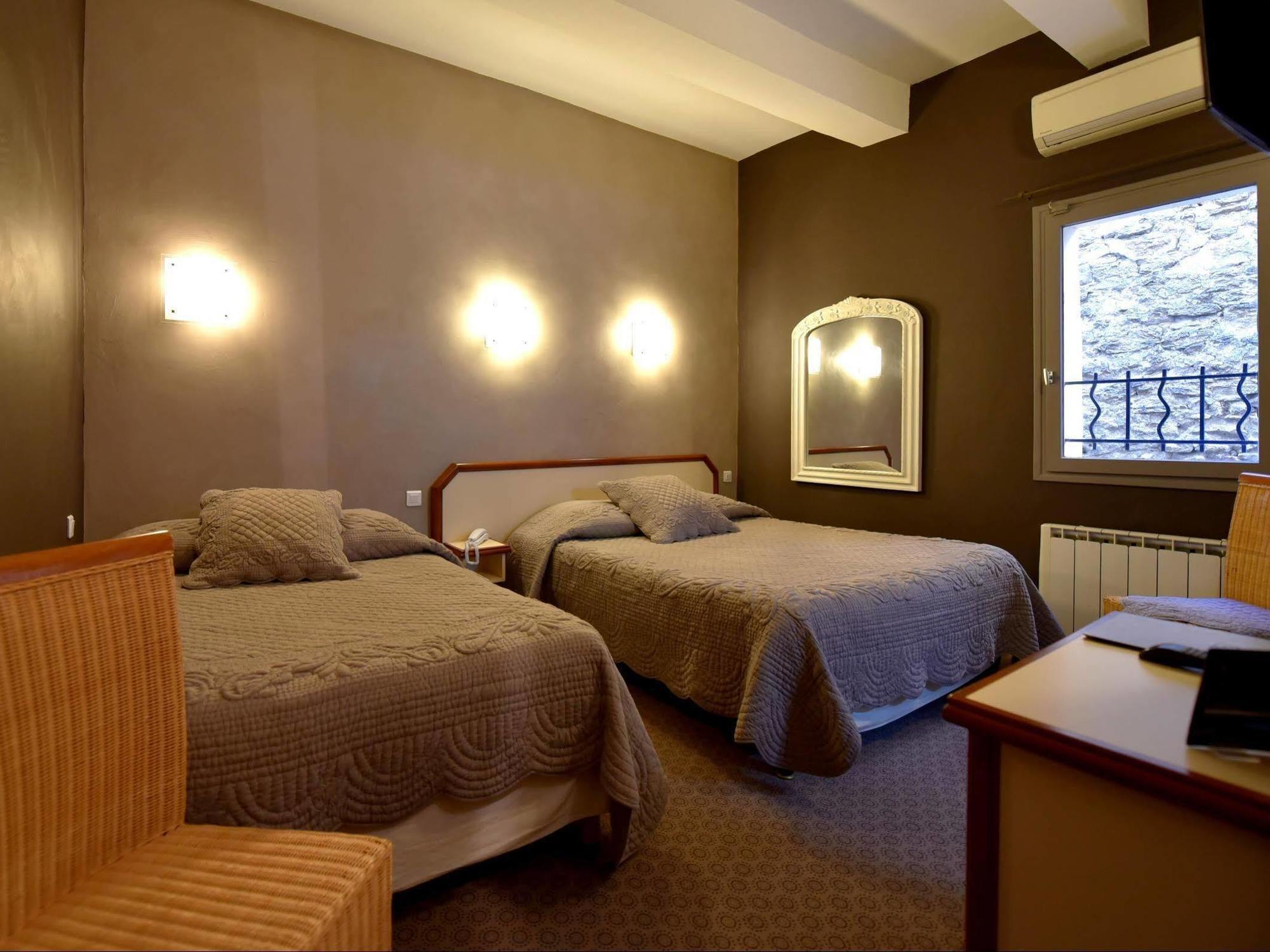 Logis Hotel Restaurant La Farigoule Sainte-Cécile-les-Vignes Zewnętrze zdjęcie