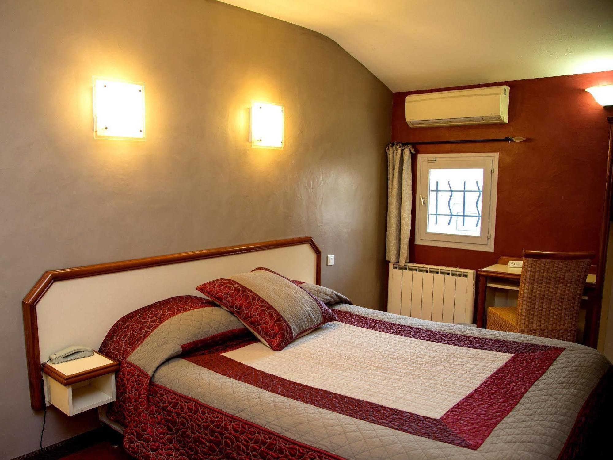 Logis Hotel Restaurant La Farigoule Sainte-Cécile-les-Vignes Zewnętrze zdjęcie