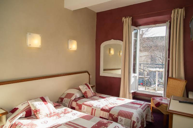 Logis Hotel Restaurant La Farigoule Sainte-Cécile-les-Vignes Zewnętrze zdjęcie
