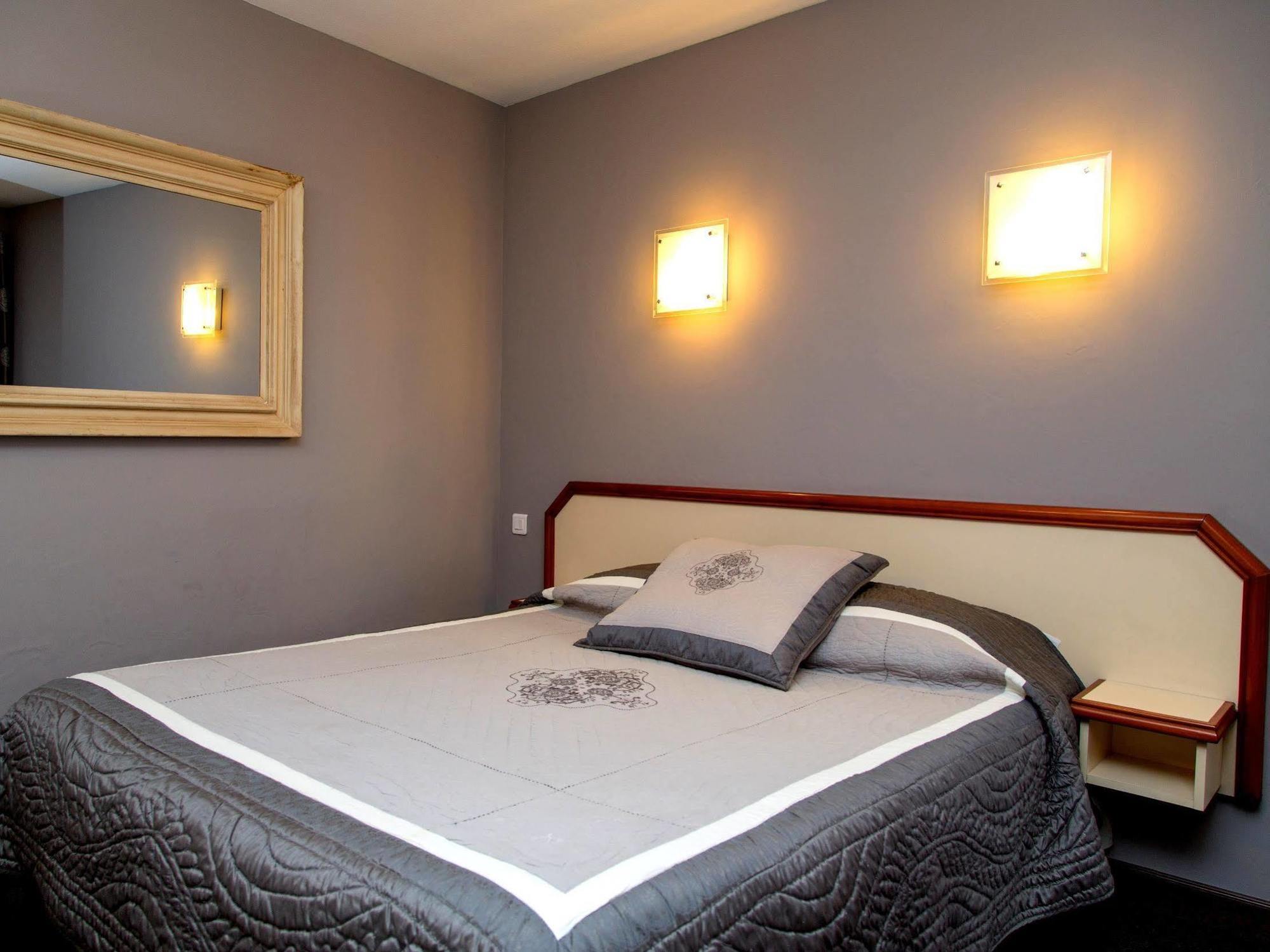 Logis Hotel Restaurant La Farigoule Sainte-Cécile-les-Vignes Zewnętrze zdjęcie