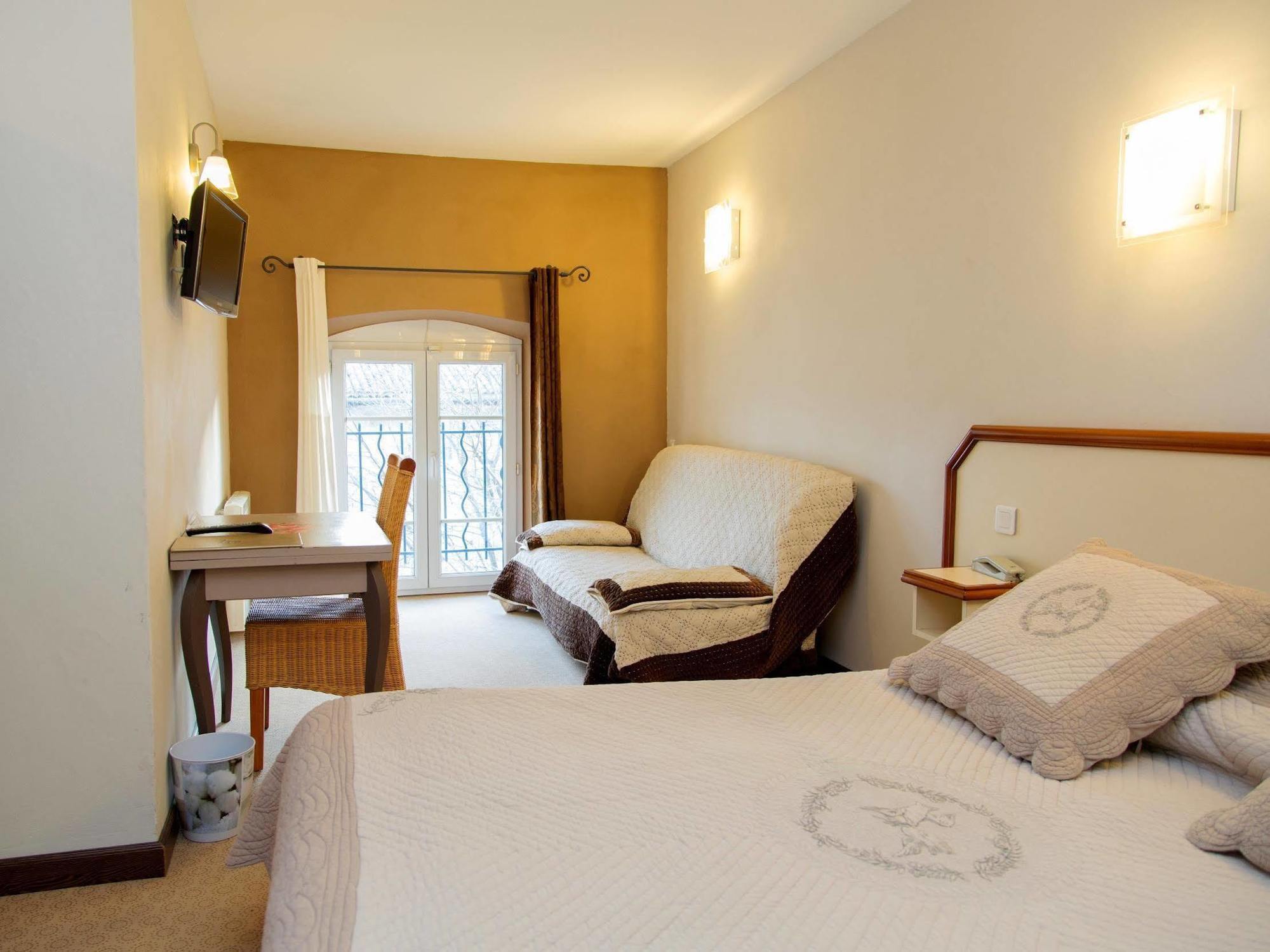 Logis Hotel Restaurant La Farigoule Sainte-Cécile-les-Vignes Zewnętrze zdjęcie