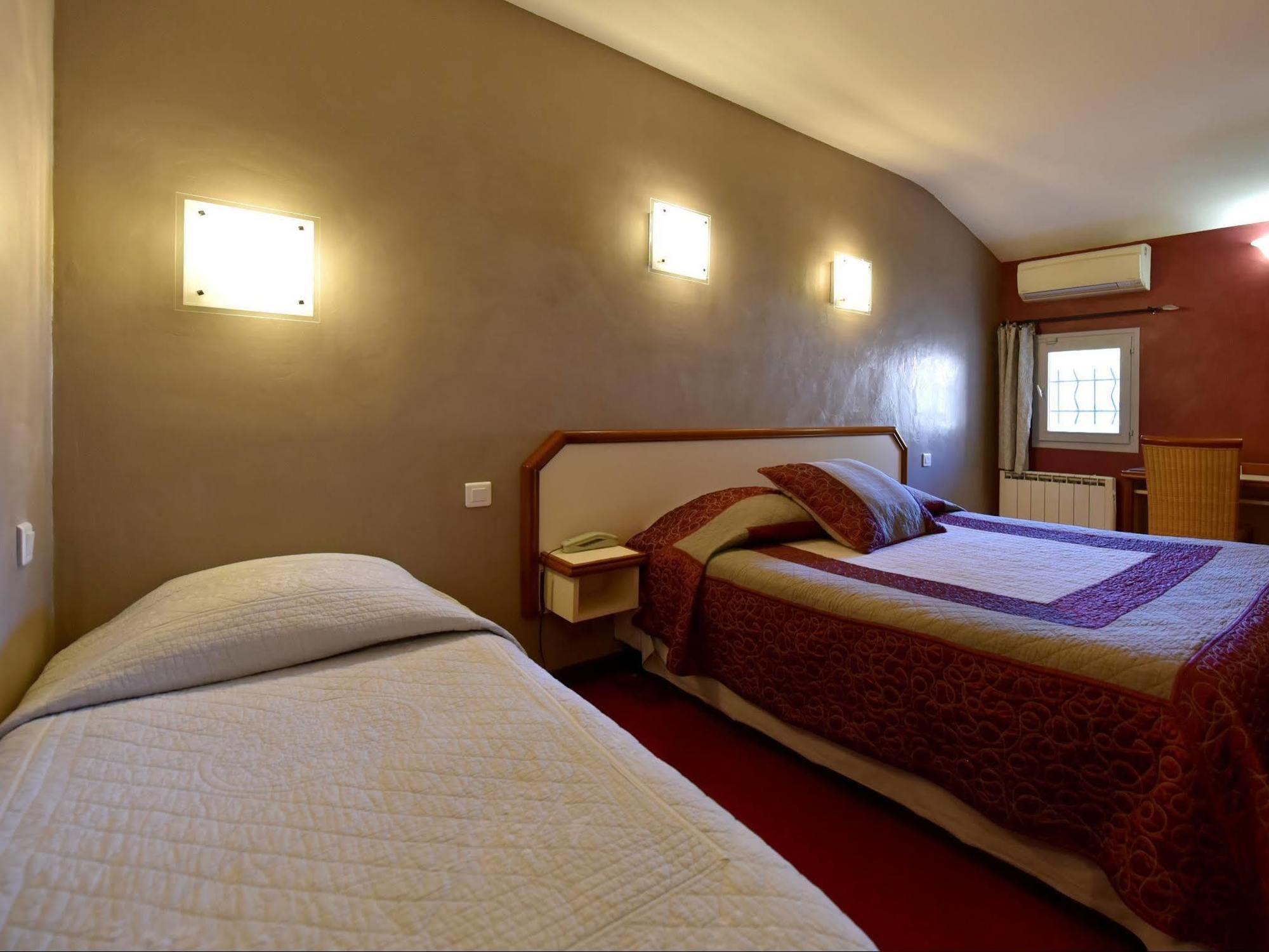 Logis Hotel Restaurant La Farigoule Sainte-Cécile-les-Vignes Zewnętrze zdjęcie